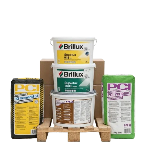 Brillux Wandfarben Secolux 918 und Superlux 3000 sowie PCI Flexmörtel S1 und PCI Periplan auf einer Holzpalette.