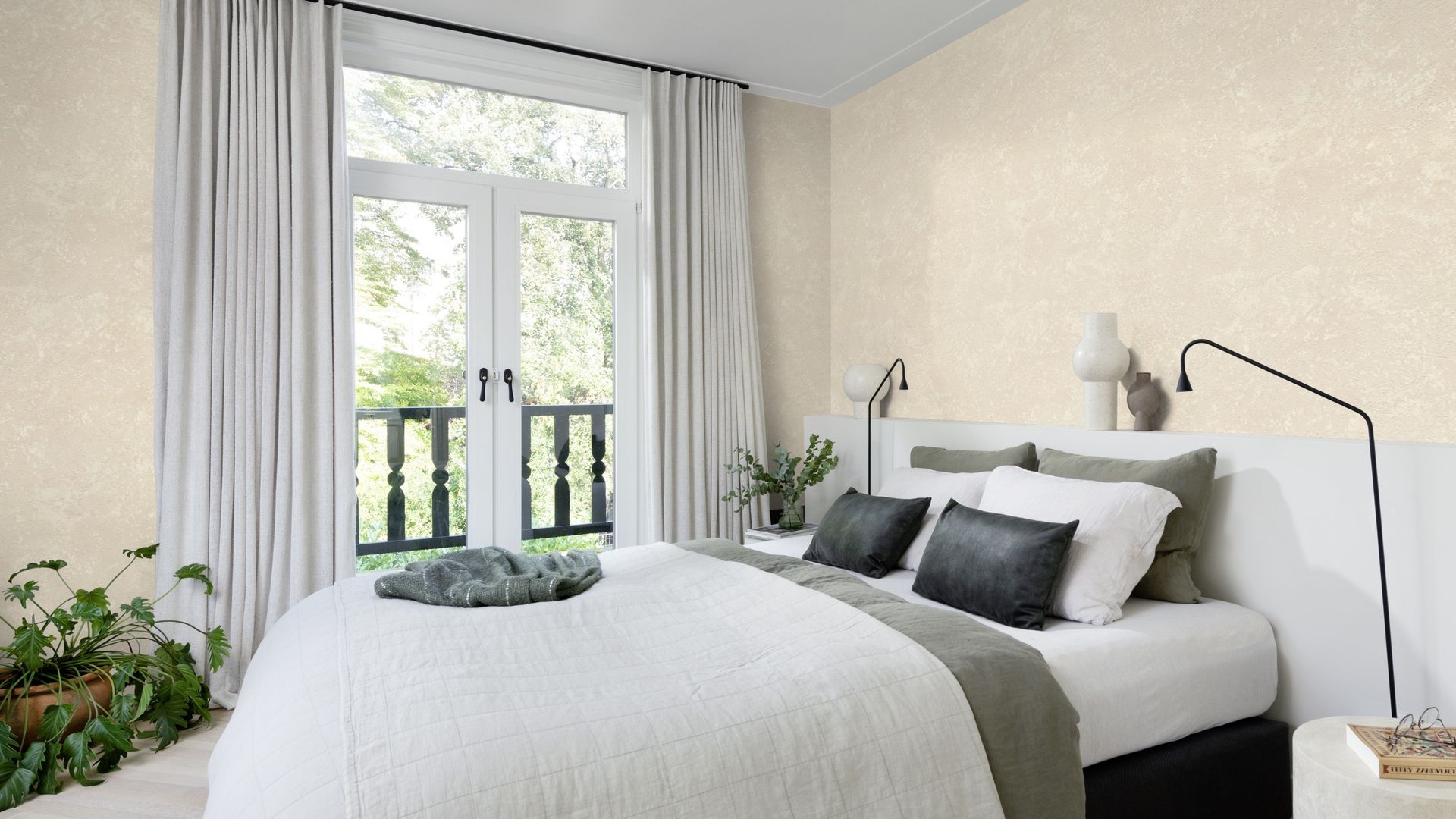 Vliestapete 315110 Beige-hellbeige Uni 10,05 m x 0,53 m Vliestapete 315110 Beige-hellbeige Uni 10,05 m x 0,53 m